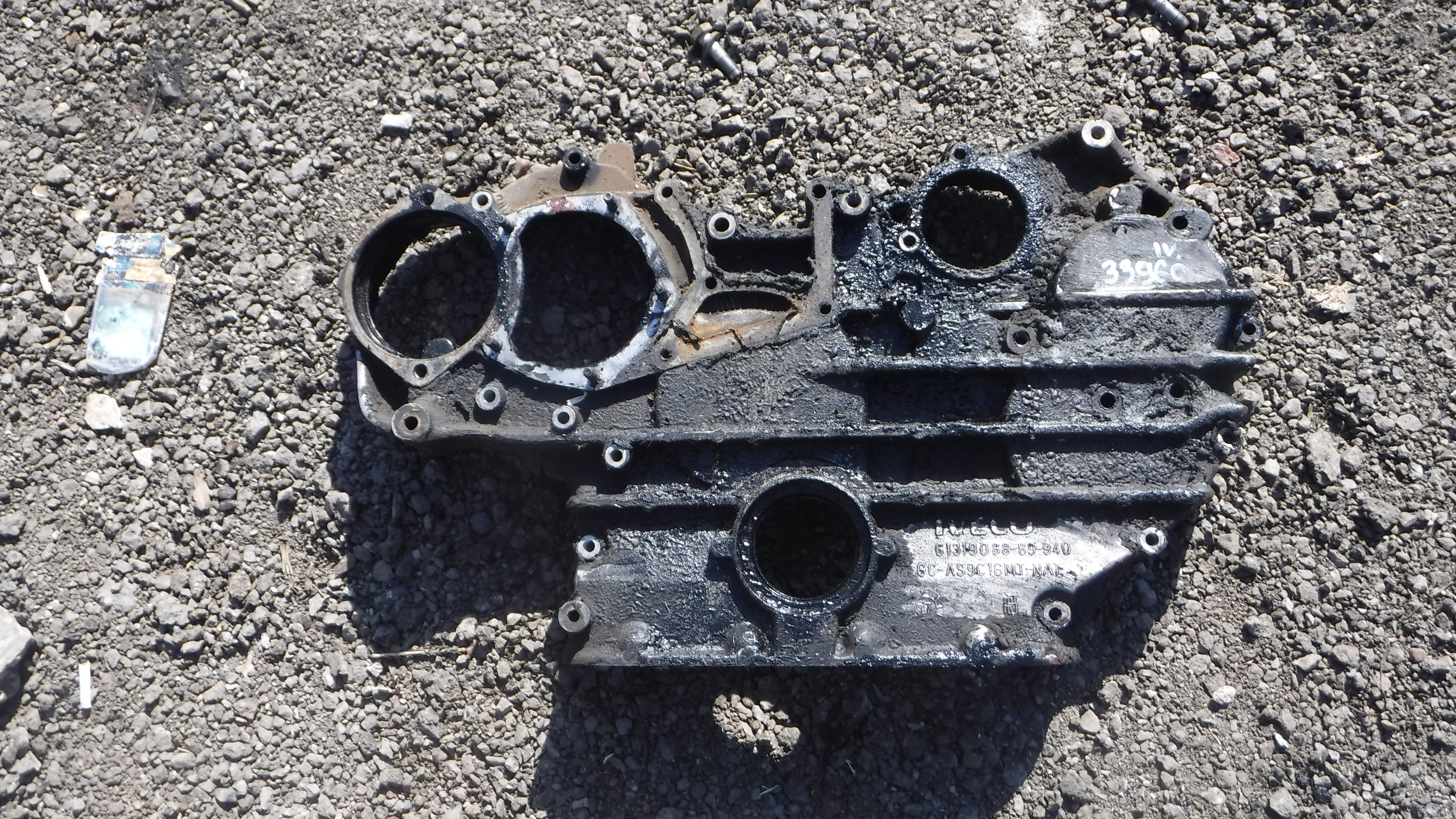 Крышка  двигателя передняя  61319089 89 940 iveco евротех магирус 8460 380лс